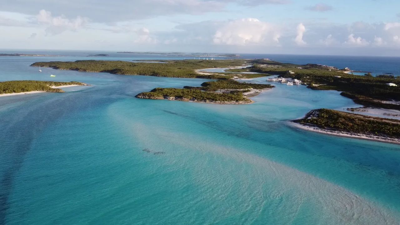  Staniel Cay aerial view with turquoise waters and islands.&nbsp;